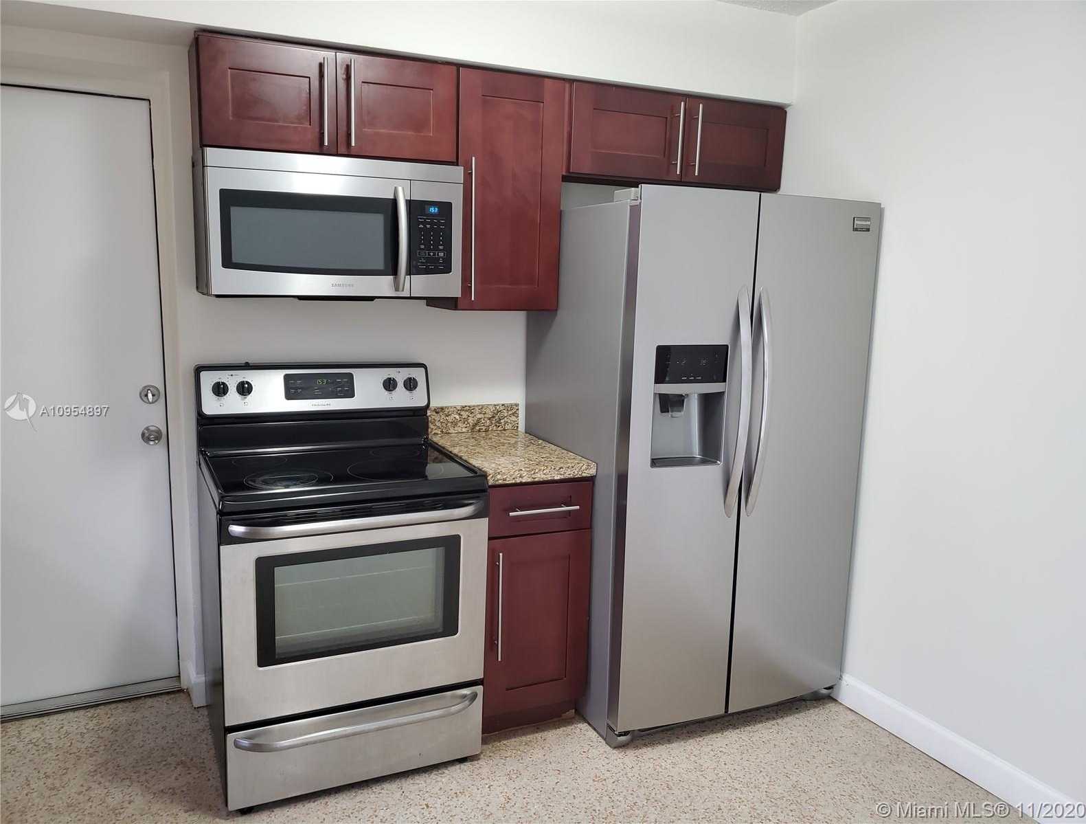 Small Image of 470 NORTH EAST 161ST ST, Miami Number 6
