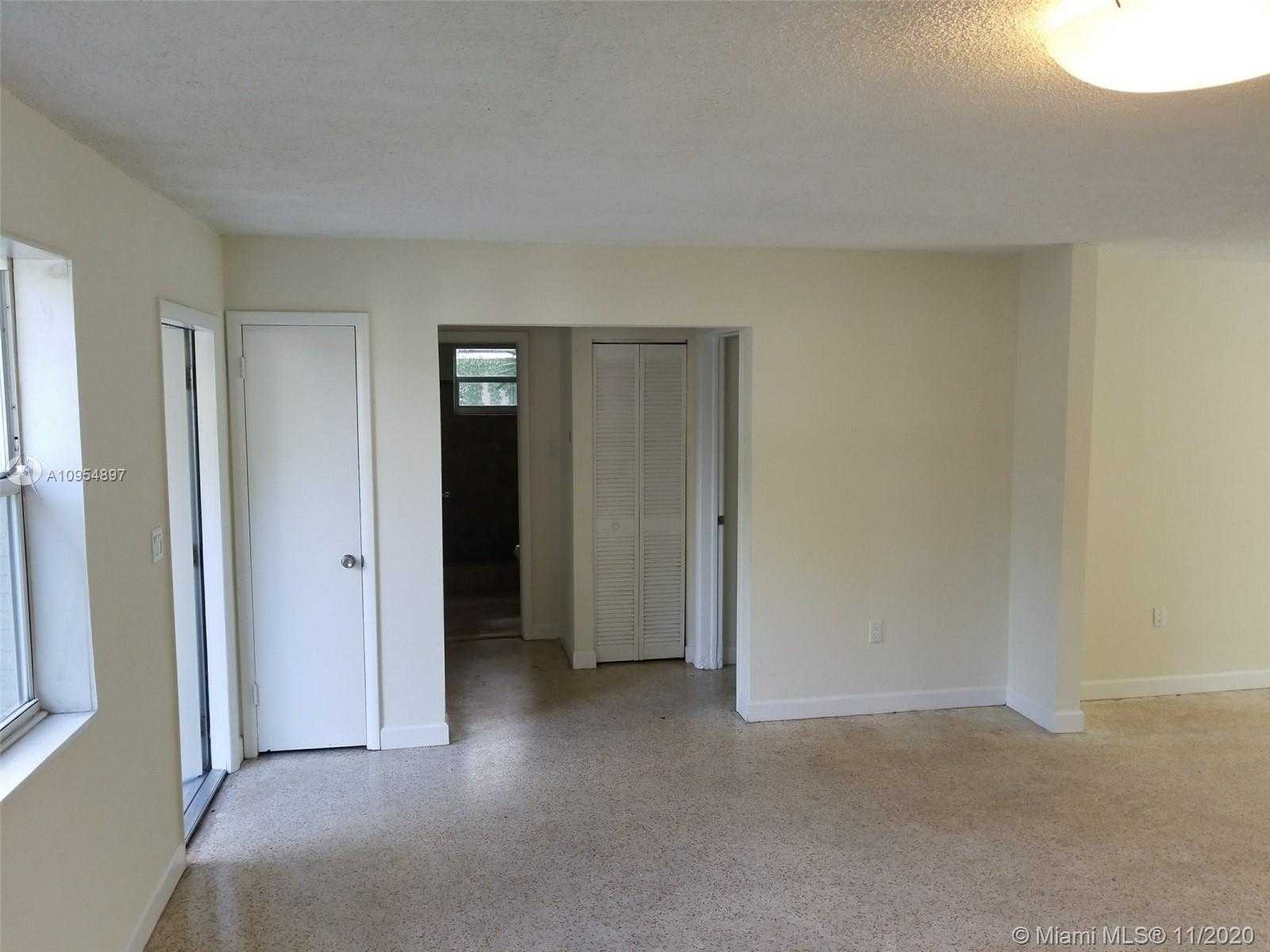 Small Image of 470 NORTH EAST 161ST ST, Miami Number 7