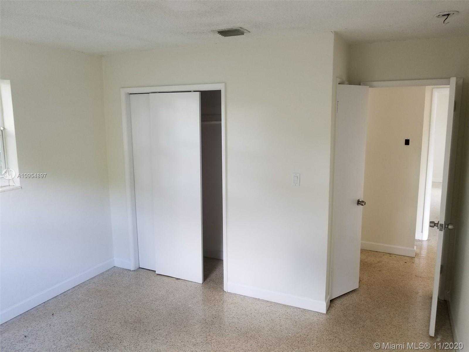 Small Image of 470 NORTH EAST 161ST ST, Miami Number 9