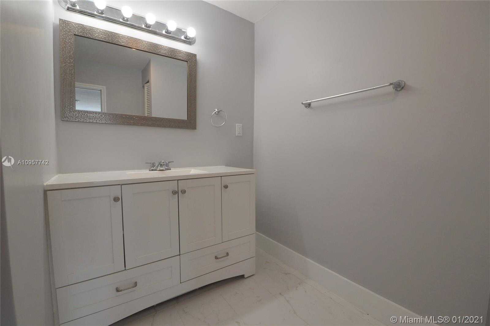 Small Image of 201 SOUTH WEST 10TH ST, Pompano Beach Number 14