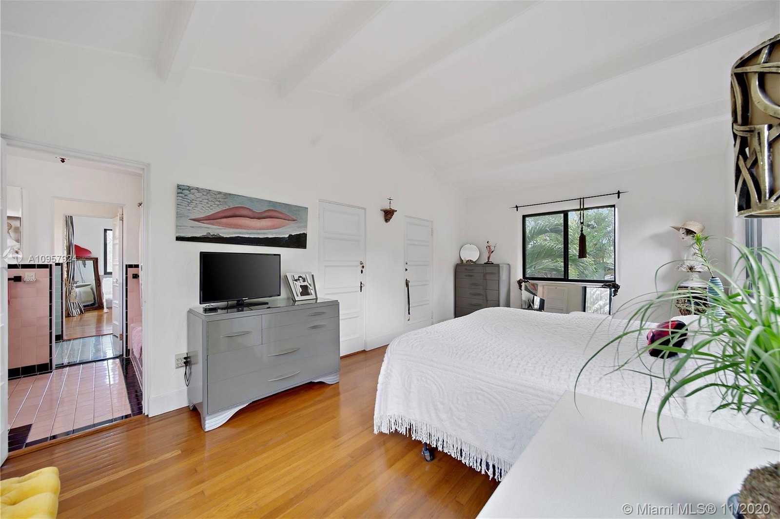 Small Image of 4189 ALTON RD, Miami Beach Number 14