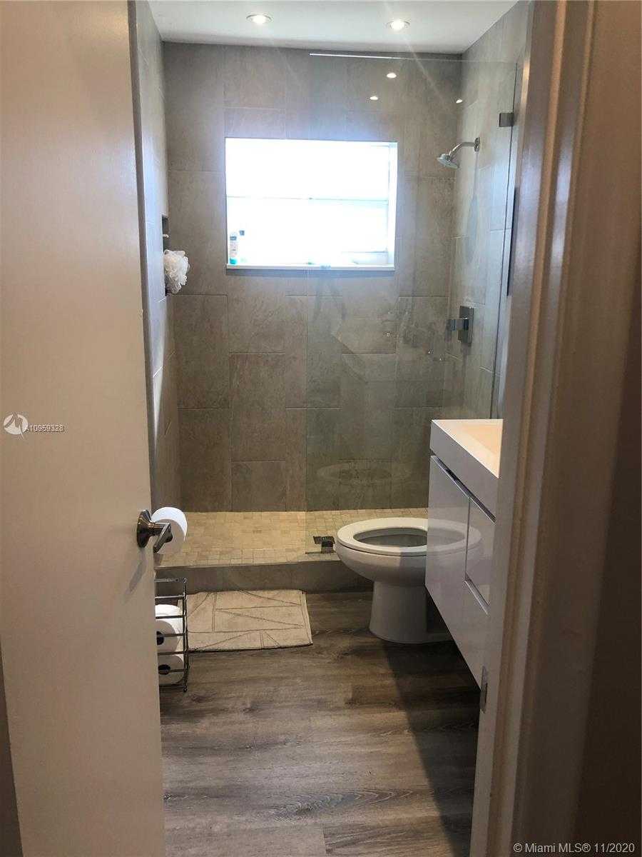 Small Image of 10425 NORTH WEST 70TH CT, Tamarac Number 10