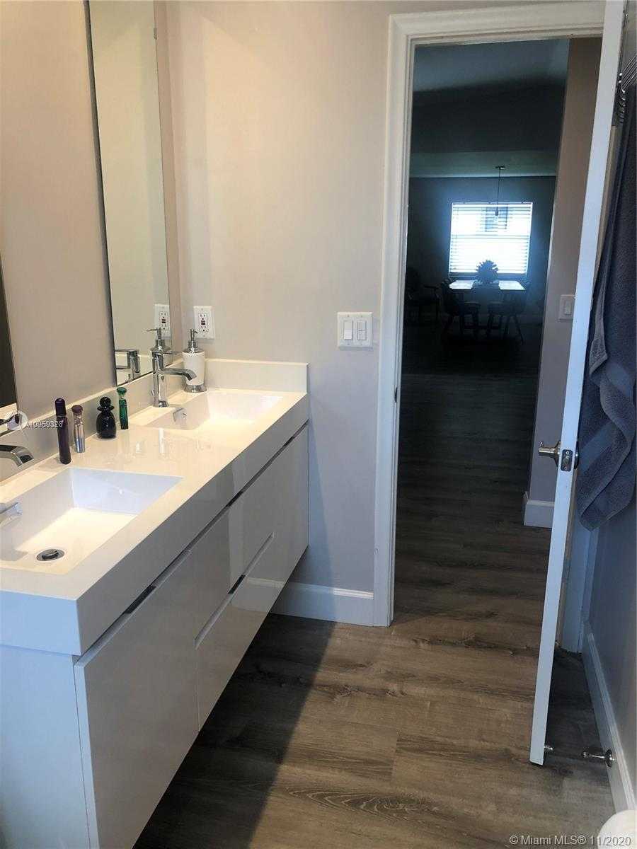 Small Image of 10425 NORTH WEST 70TH CT, Tamarac Number 11