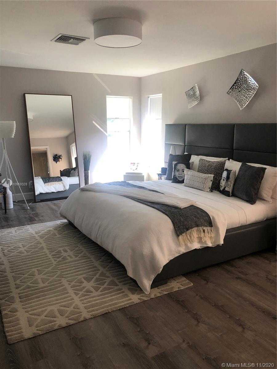 Small Image of 10425 NORTH WEST 70TH CT, Tamarac Number 2