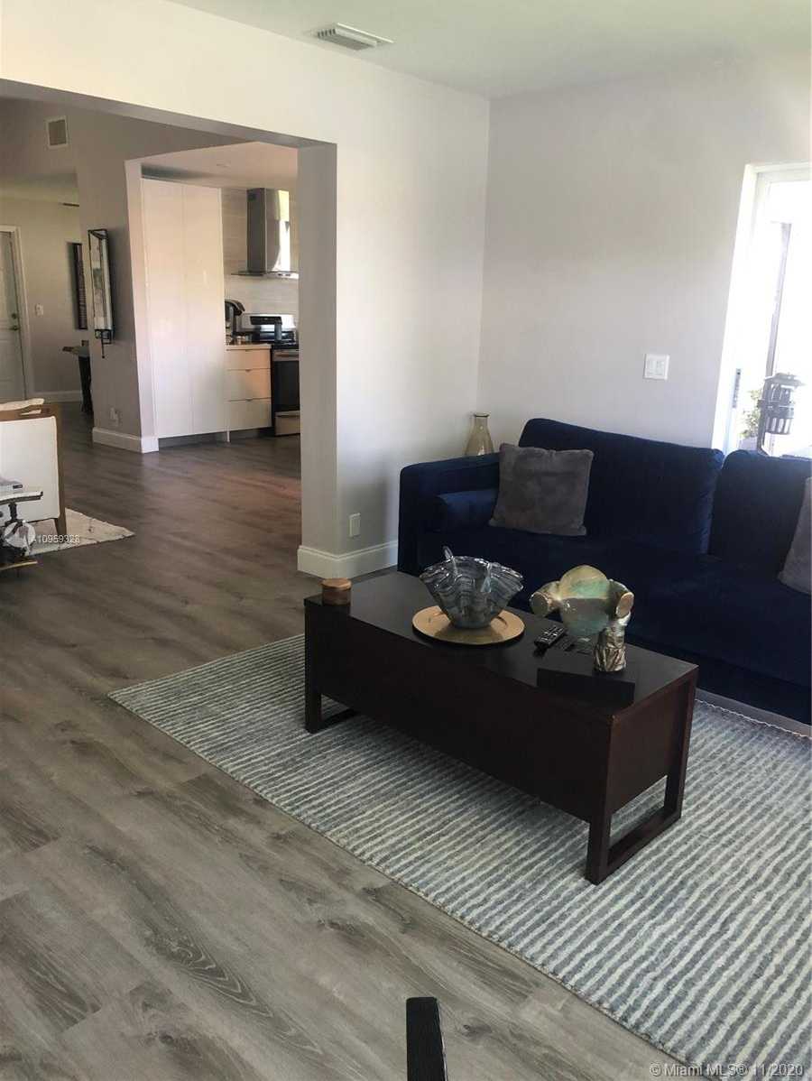 Small Image of 10425 NORTH WEST 70TH CT, Tamarac Number 37