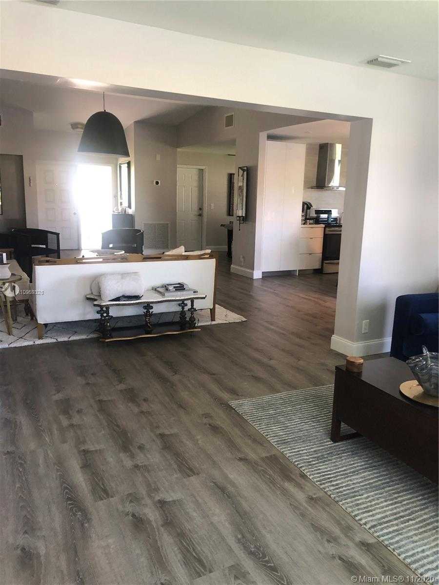 Small Image of 10425 NORTH WEST 70TH CT, Tamarac Number 38
