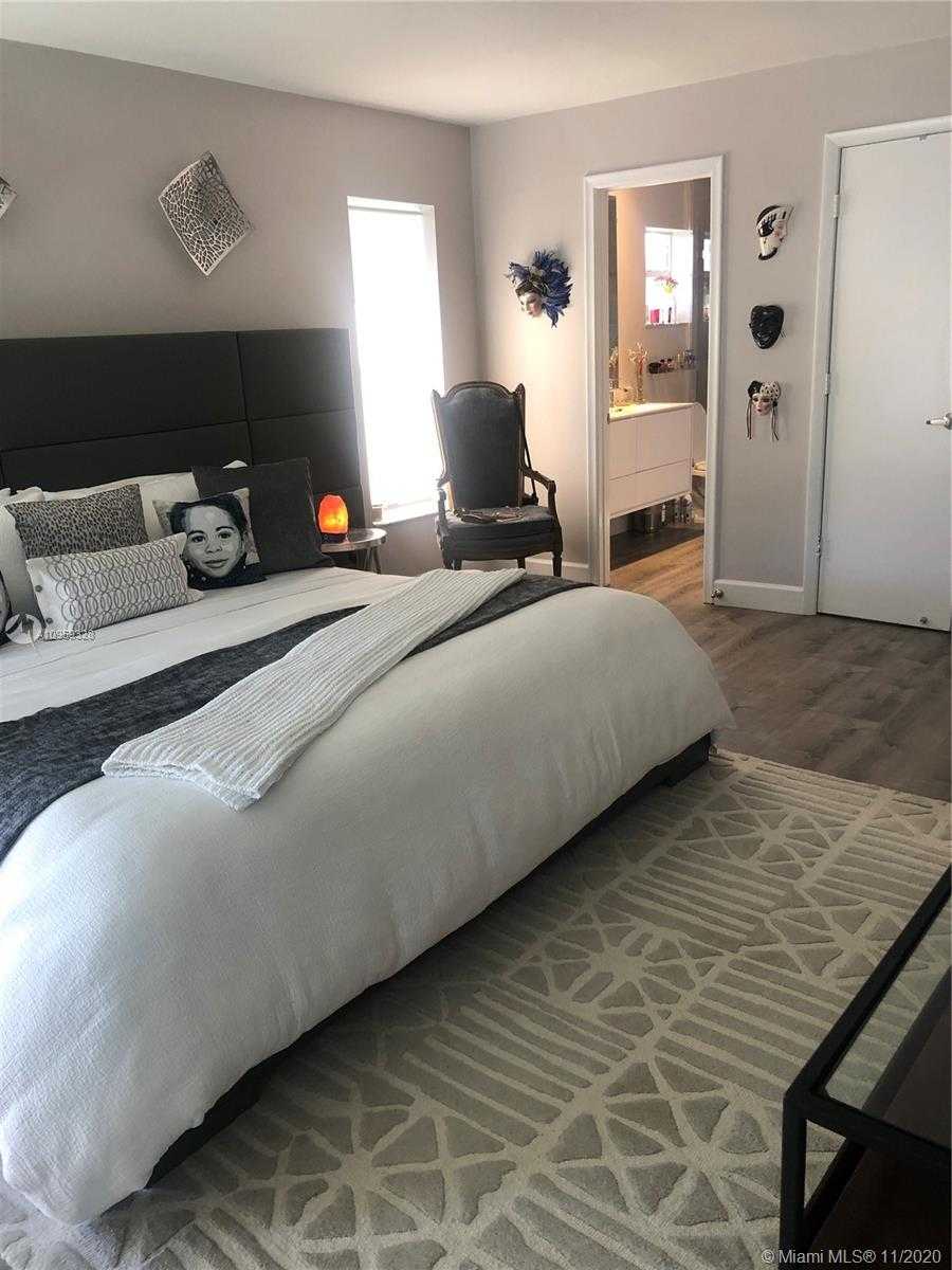 Small Image of 10425 NORTH WEST 70TH CT, Tamarac Number 5