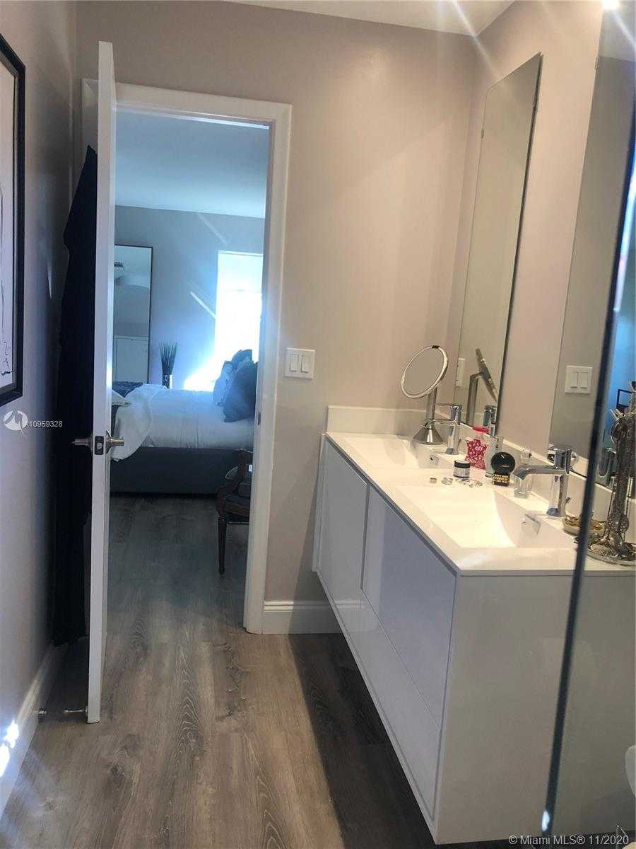 Small Image of 10425 NORTH WEST 70TH CT, Tamarac Number 7