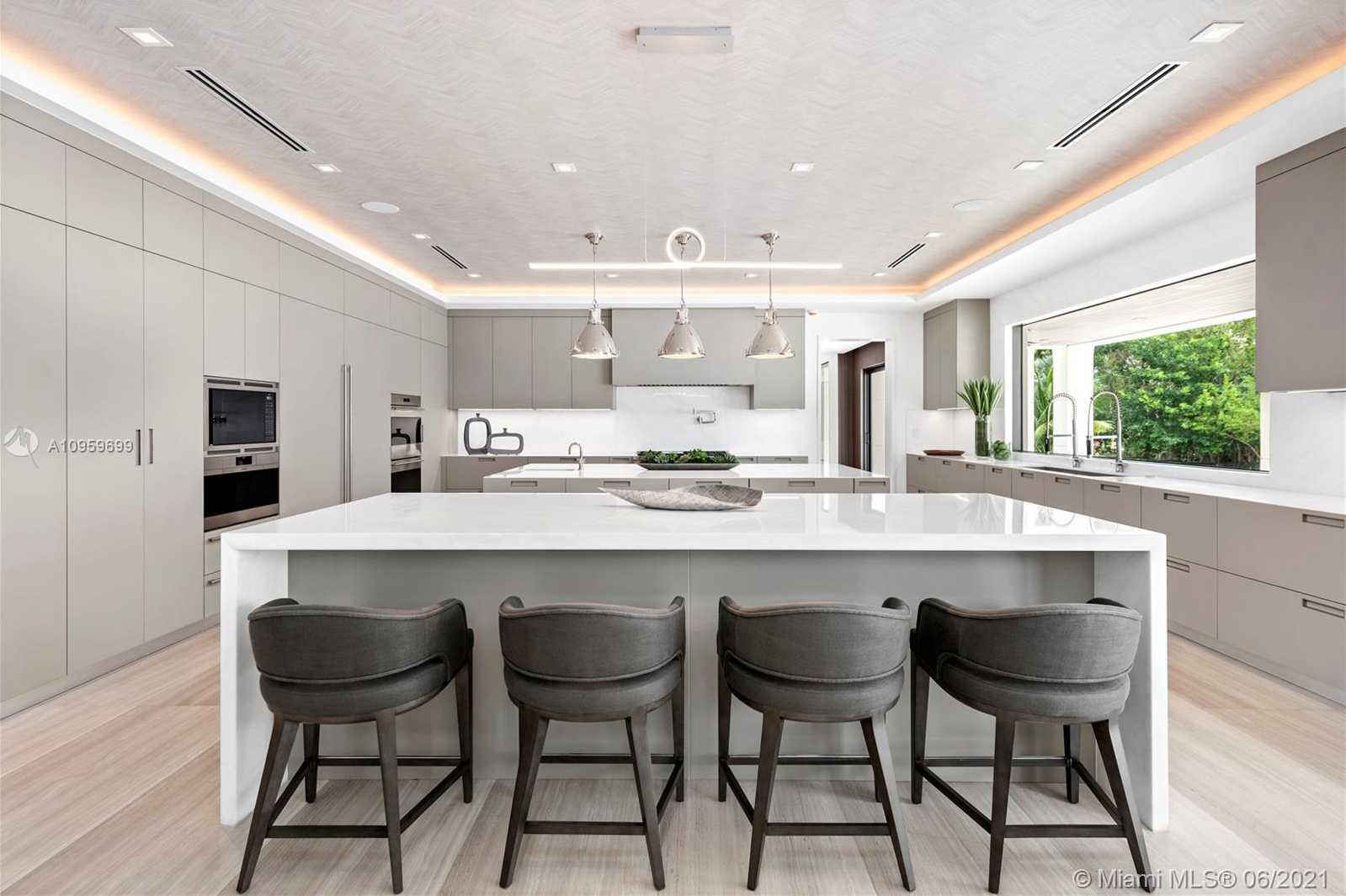 Small Image of 9475 JOURNEYS END RD, Coral Gables Number 14