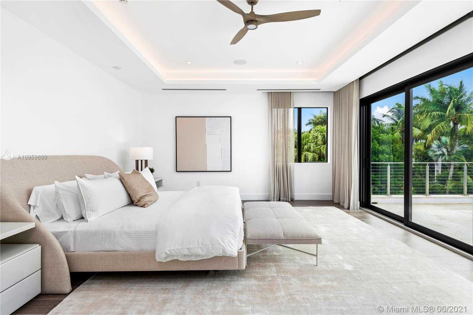 Small Image of 9475 JOURNEYS END RD, Coral Gables Number 22