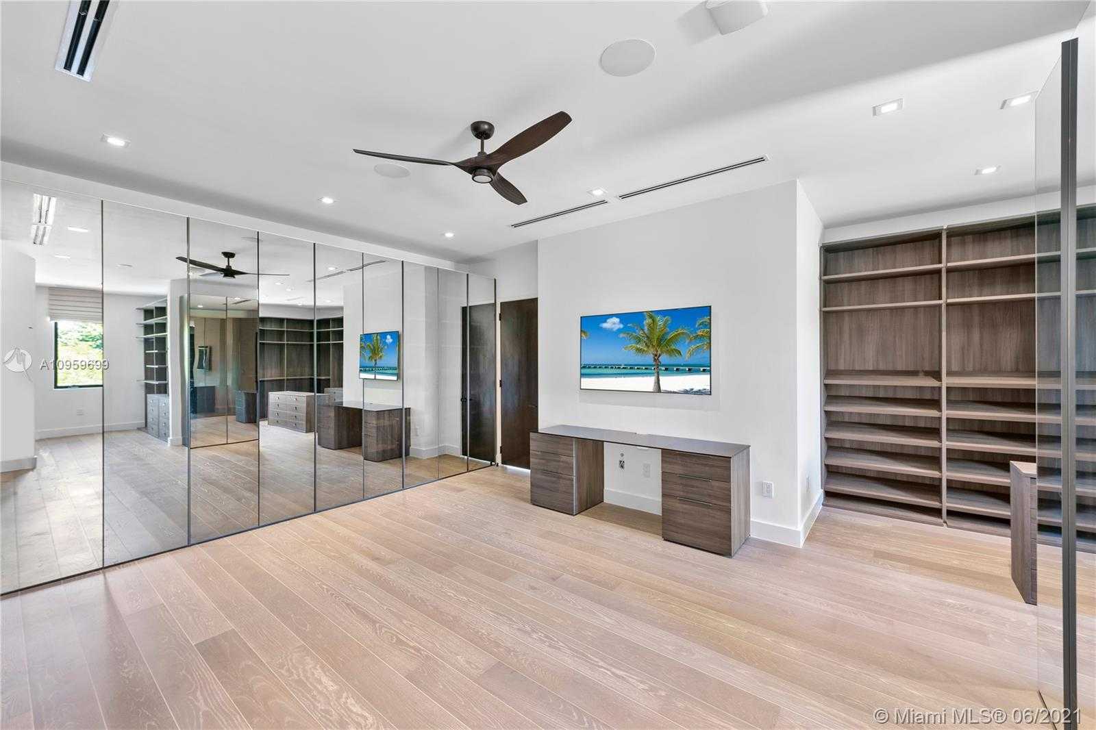 Small Image of 9475 JOURNEYS END RD, Coral Gables Number 26