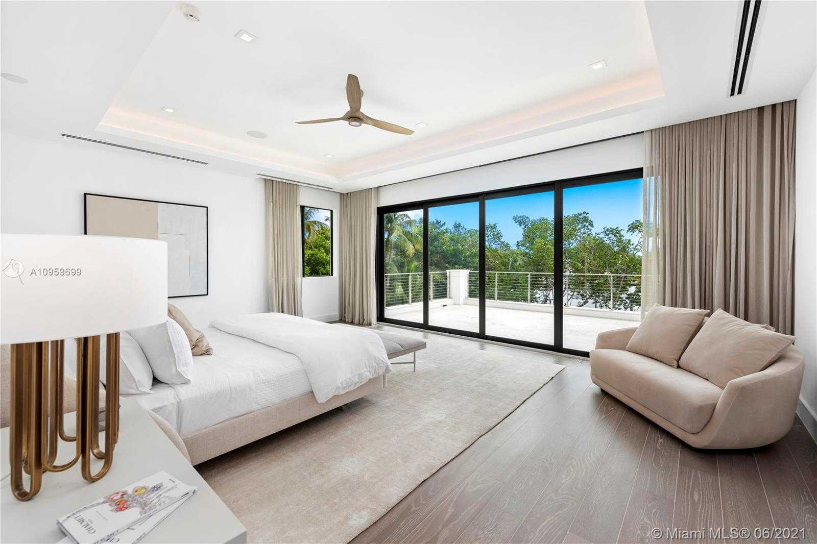 Small Image of 9475 JOURNEYS END RD, Coral Gables Number 28