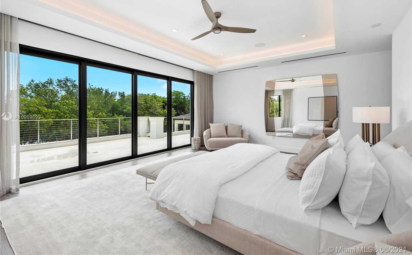 Small Image of 9475 JOURNEYS END RD, Coral Gables Number 29