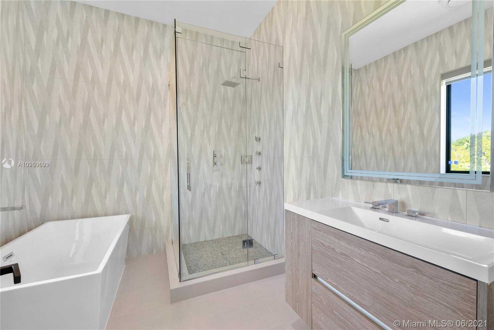 Small Image of 9475 JOURNEYS END RD, Coral Gables Number 30