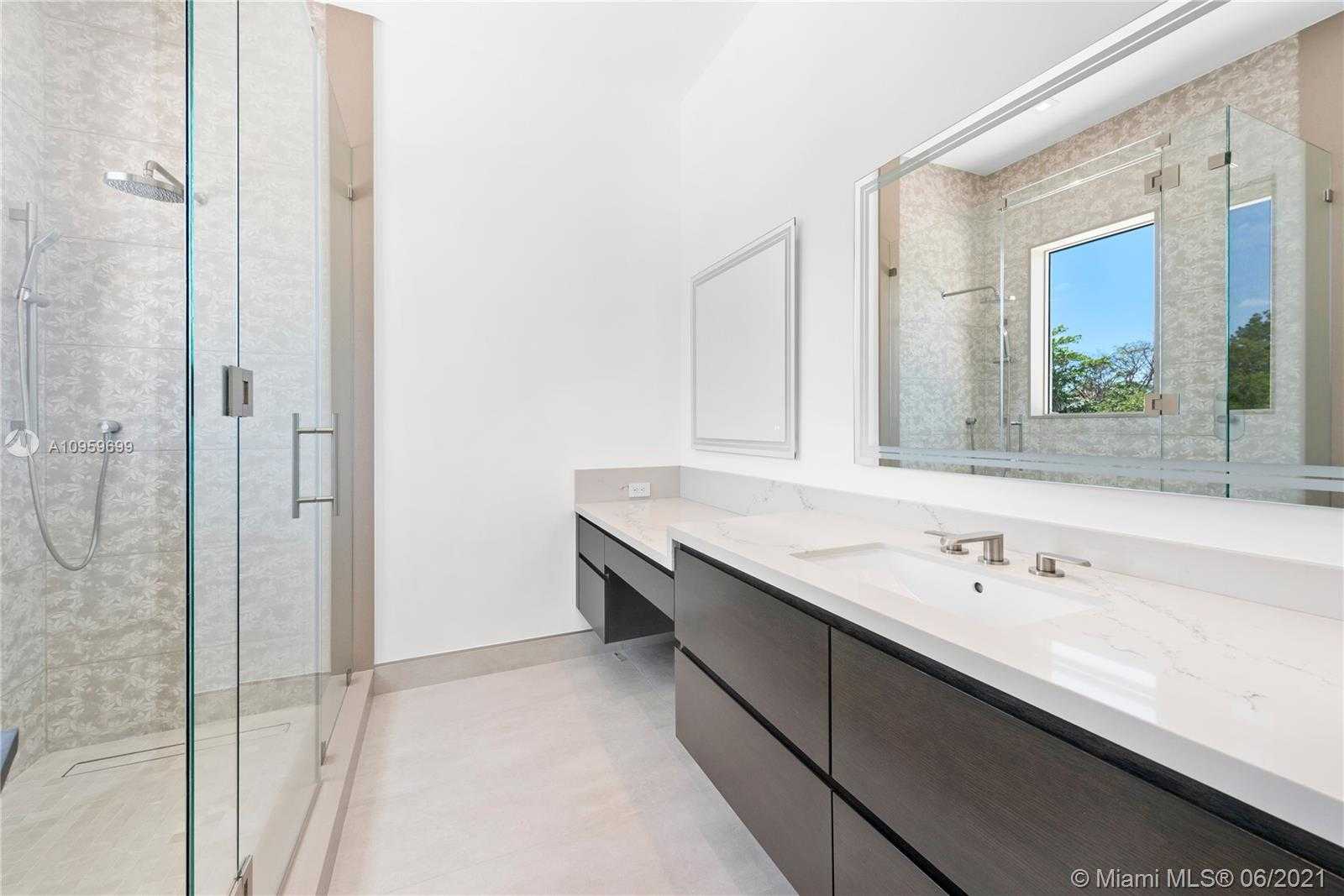 Small Image of 9475 JOURNEYS END RD, Coral Gables Number 31