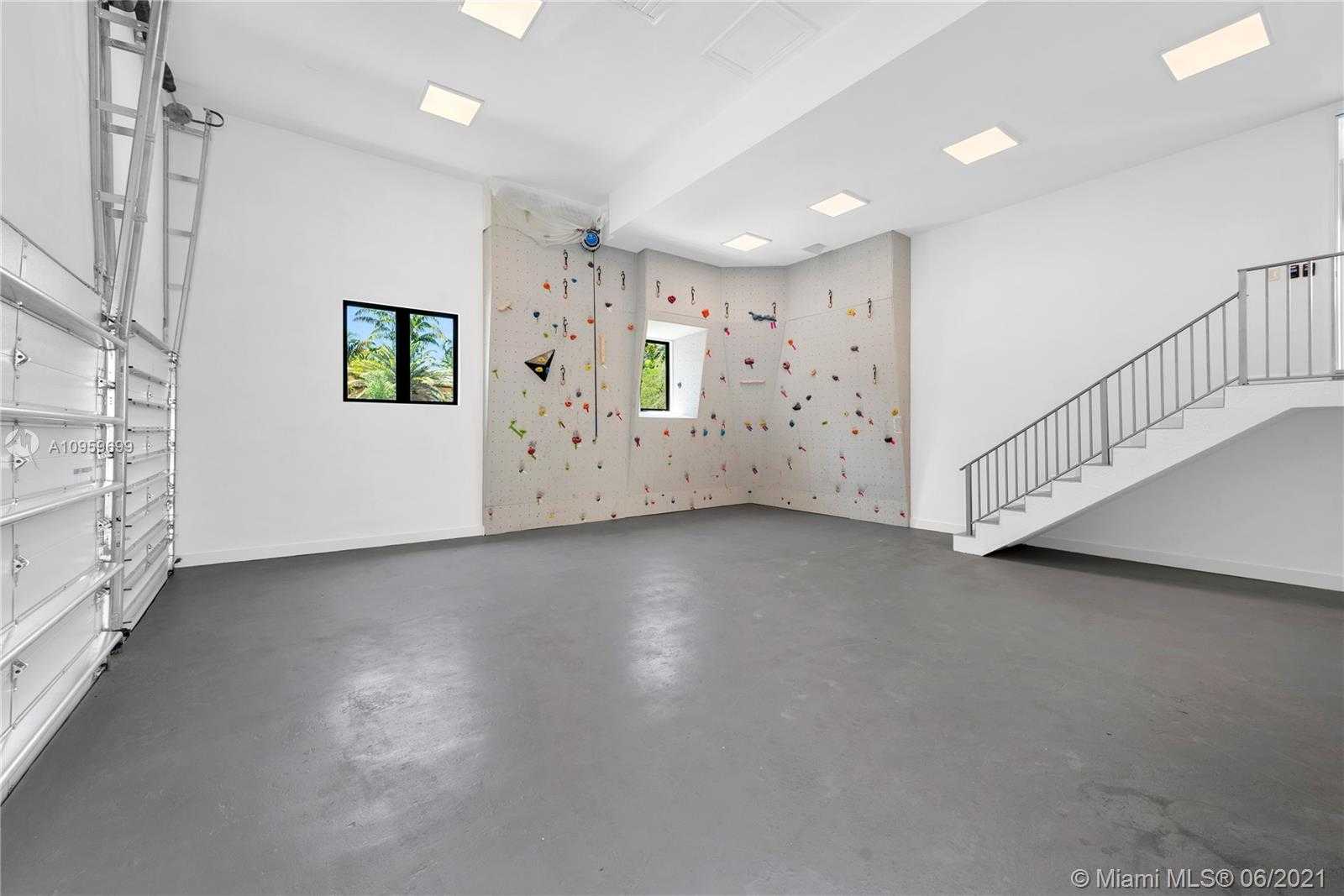 Small Image of 9475 JOURNEYS END RD, Coral Gables Number 37
