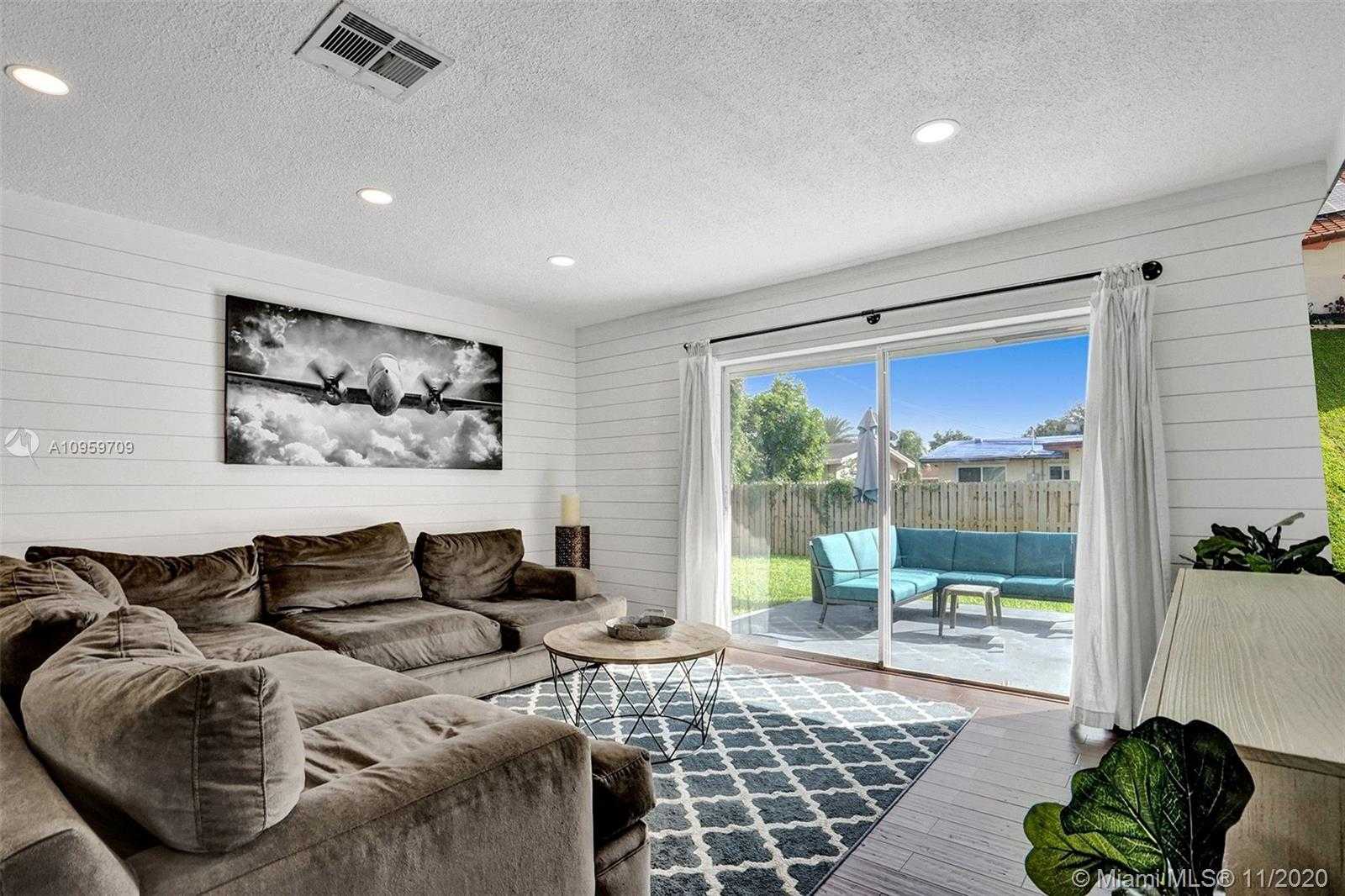 Small Image of 8860 NORTH WEST 16TH ST, Pembroke Pines Number 15