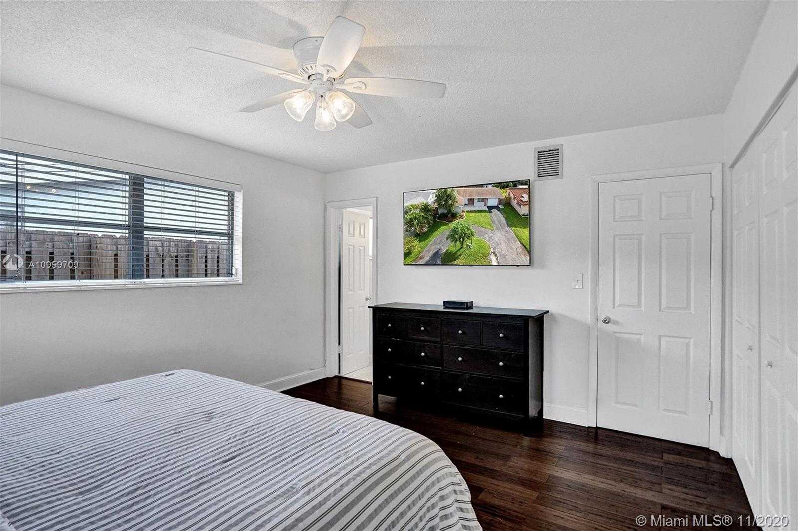 Small Image of 8860 NORTH WEST 16TH ST, Pembroke Pines Number 23