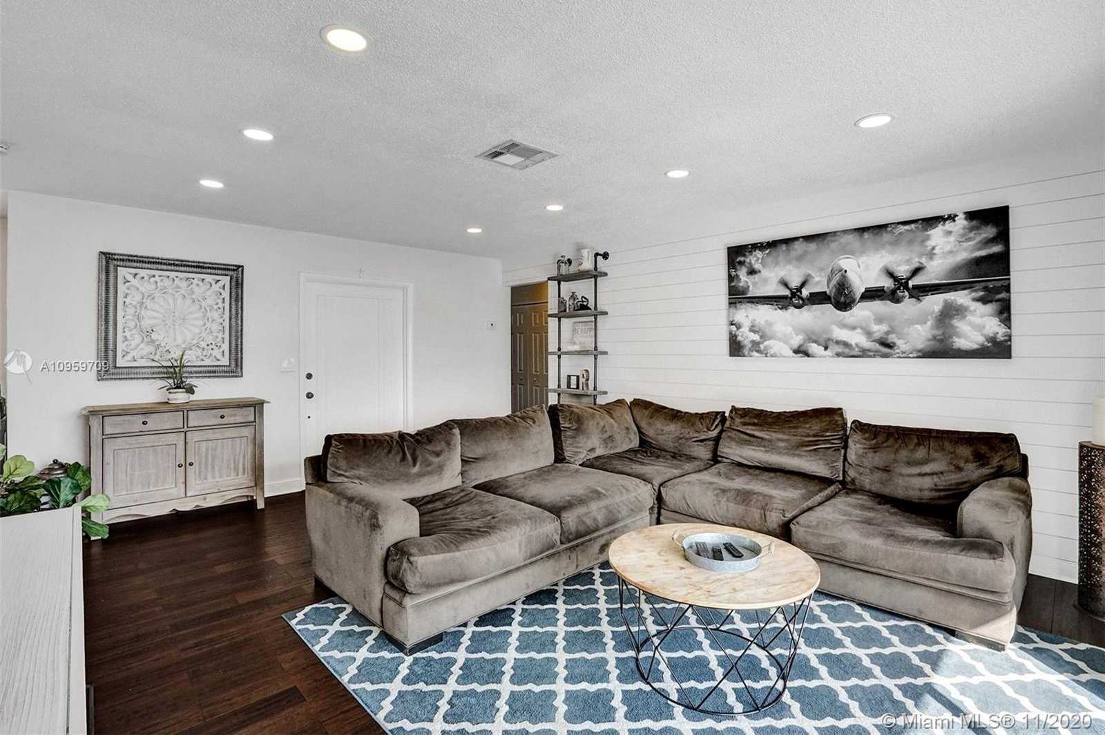Small Image of 8860 NORTH WEST 16TH ST, Pembroke Pines Number 6