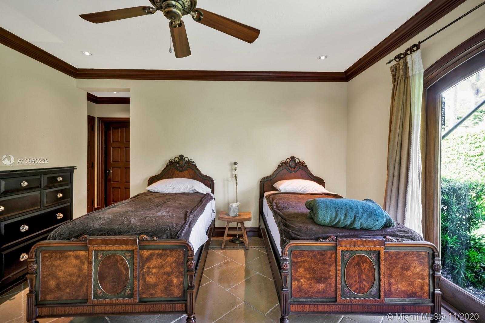 Small Image of 5645 NORTH BAY RD, Miami Beach Number 12