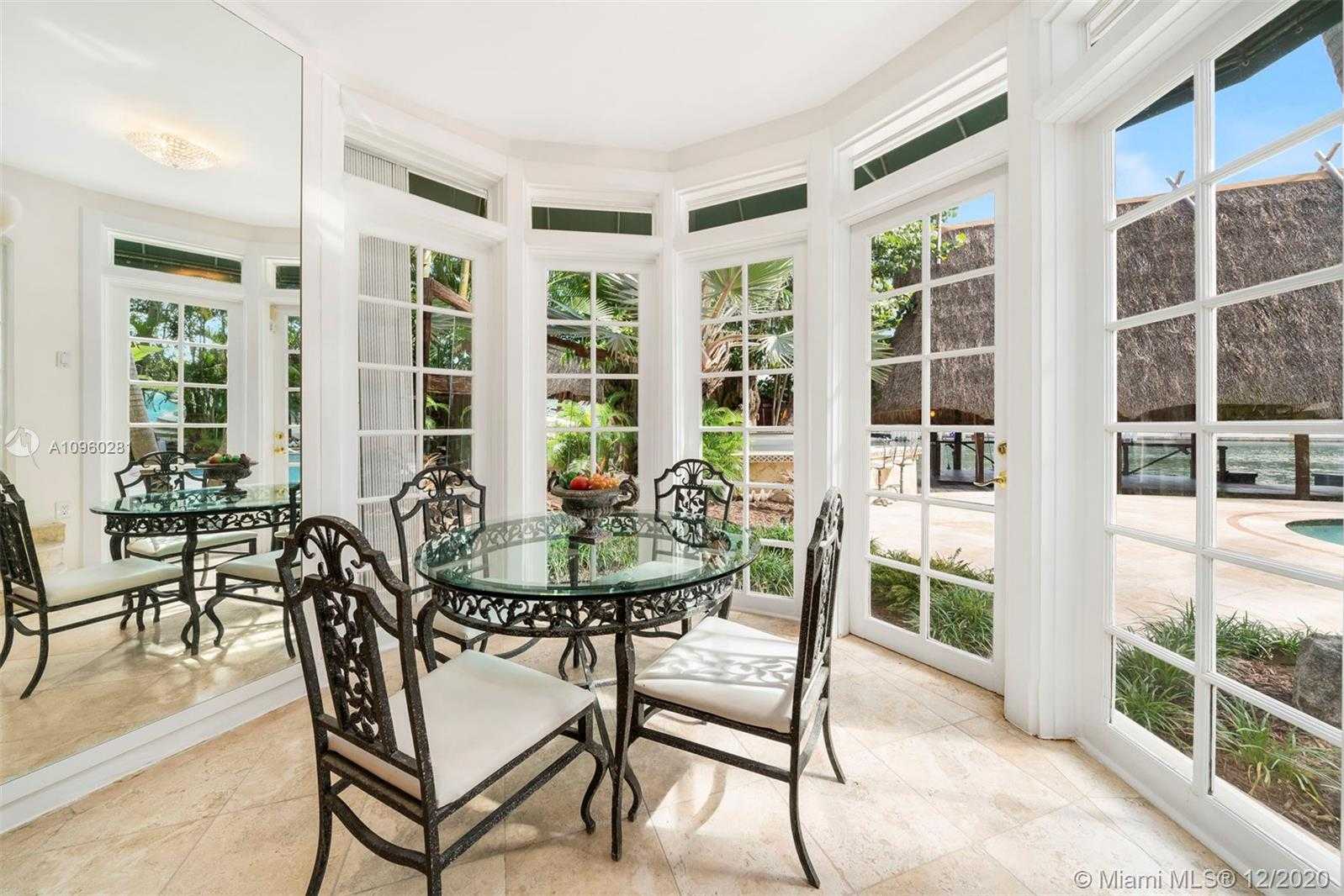 Small Image of 6145 PINE TREE DR, Miami Beach Number 12