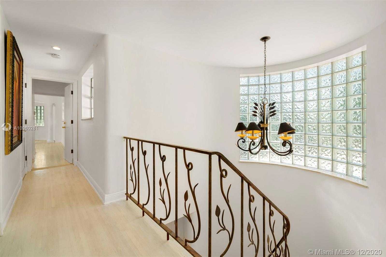 Small Image of 6145 PINE TREE DR, Miami Beach Number 14