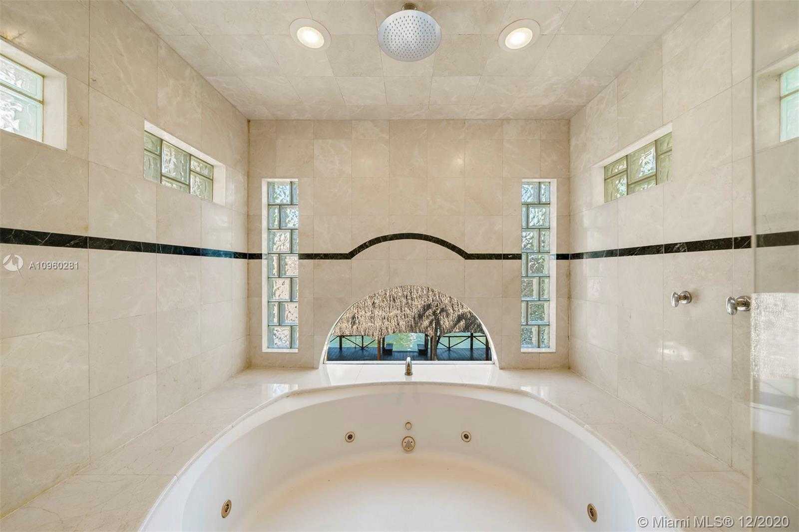 Small Image of 6145 PINE TREE DR, Miami Beach Number 18