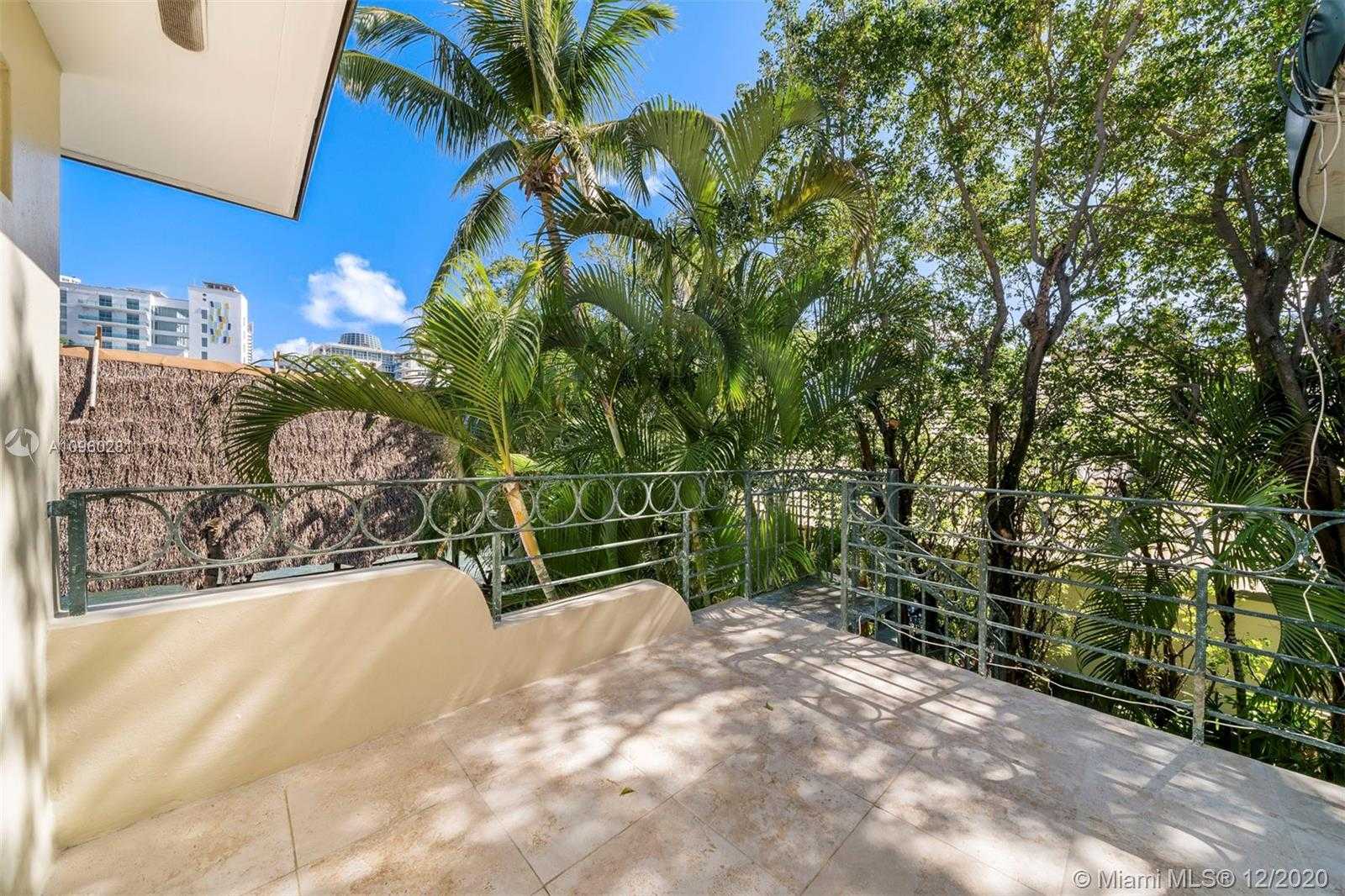 Small Image of 6145 PINE TREE DR, Miami Beach Number 19