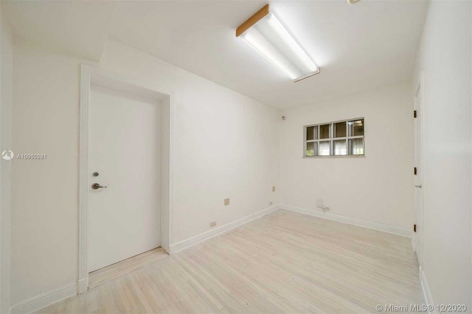 Small Image of 6145 PINE TREE DR, Miami Beach Number 26