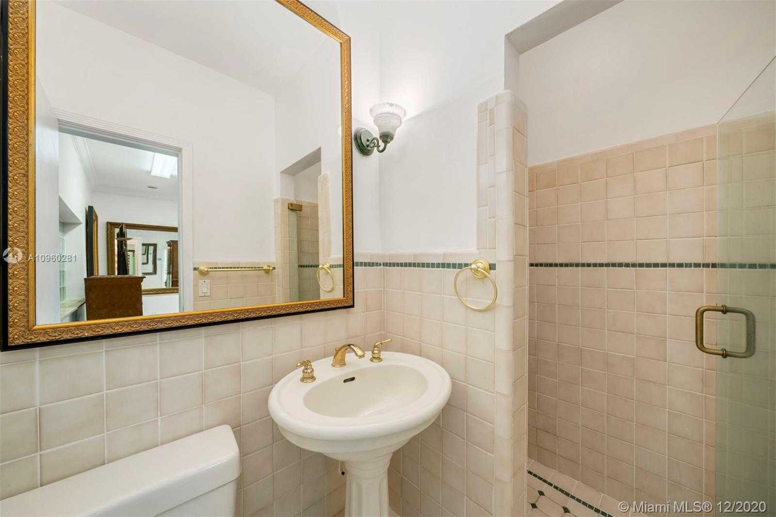 Small Image of 6145 PINE TREE DR, Miami Beach Number 27