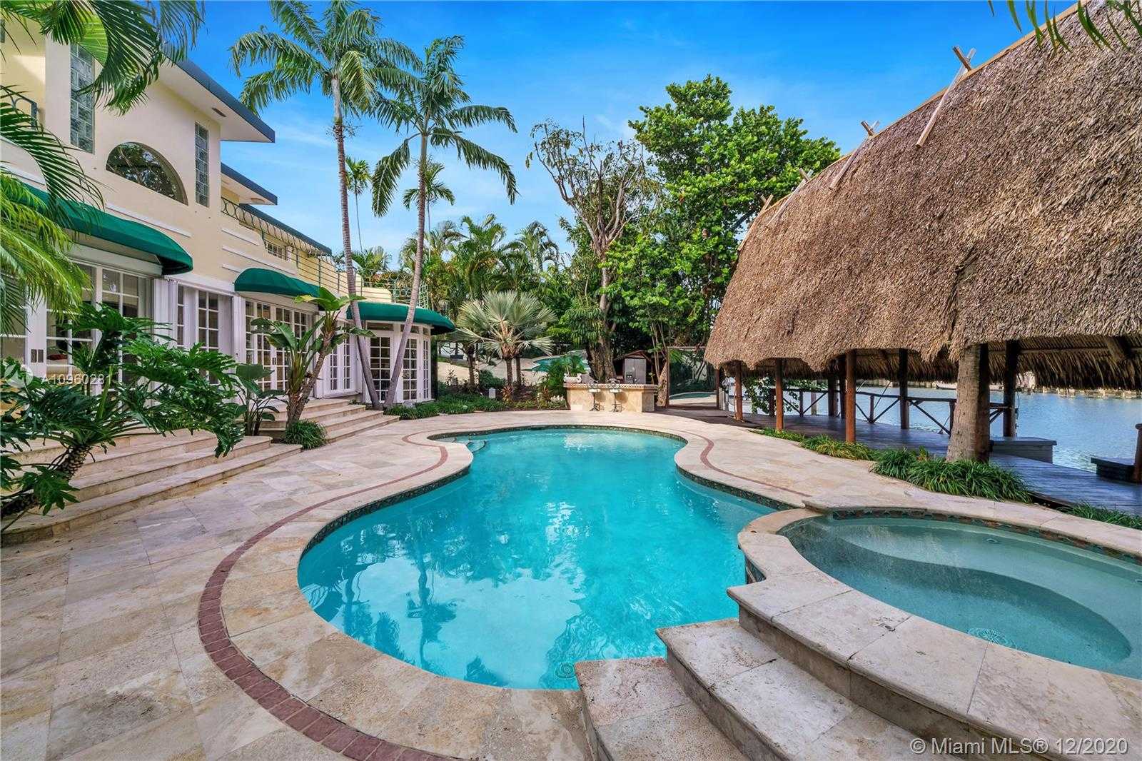 Small Image of 6145 PINE TREE DR, Miami Beach Number 3