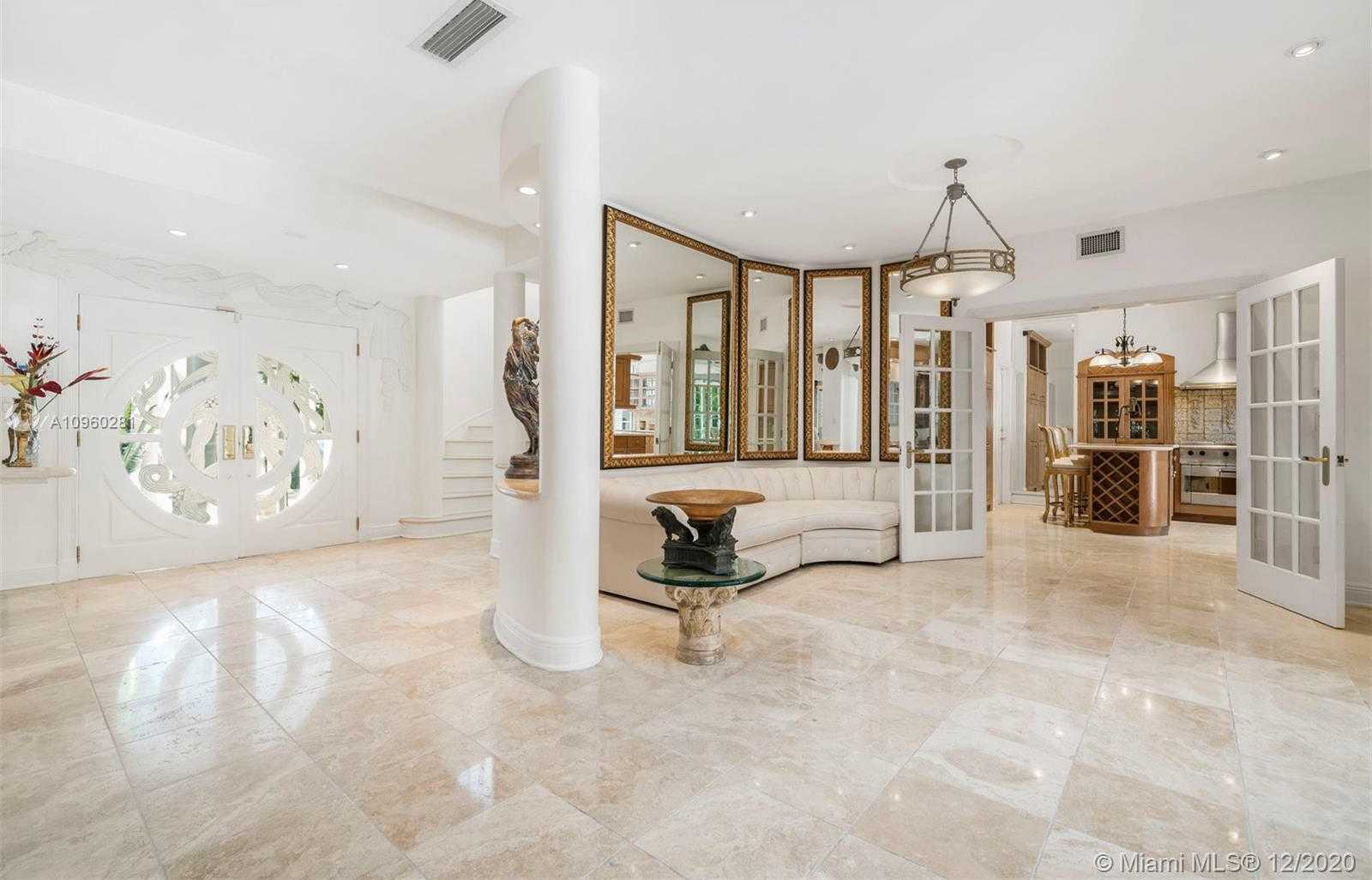 Small Image of 6145 PINE TREE DR, Miami Beach Number 5