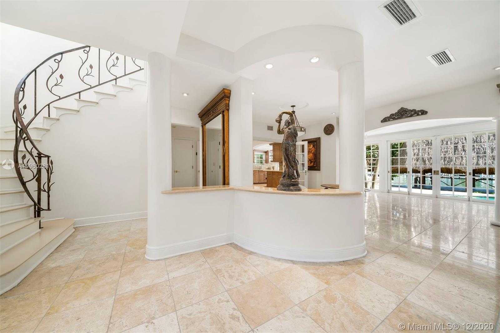 Small Image of 6145 PINE TREE DR, Miami Beach Number 6