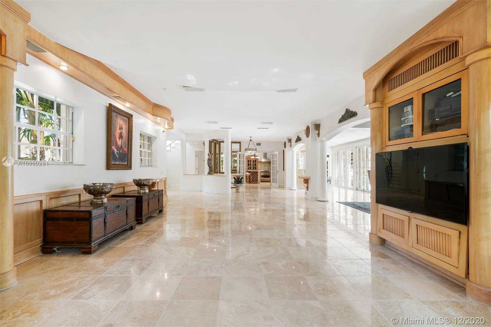 Small Image of 6145 PINE TREE DR, Miami Beach Number 8