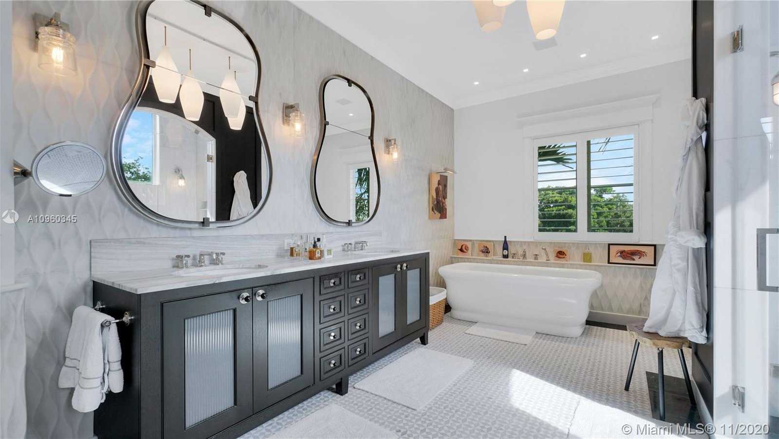 Small Image of 9320 GALLARDO ST, Coral Gables Number 14