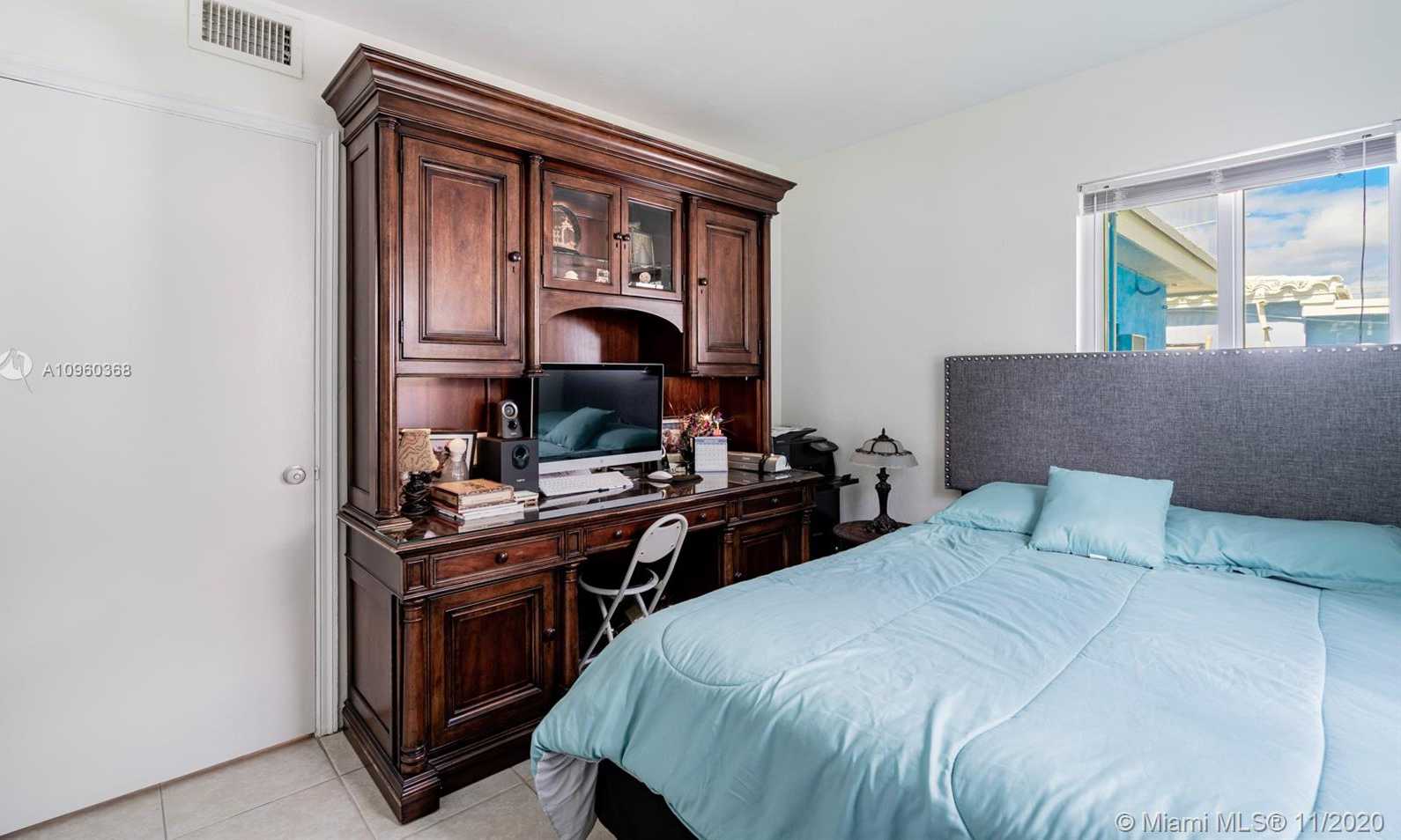 Small Image of 2650 SOUTH WEST 12TH TER, Fort Lauderdale Number 37