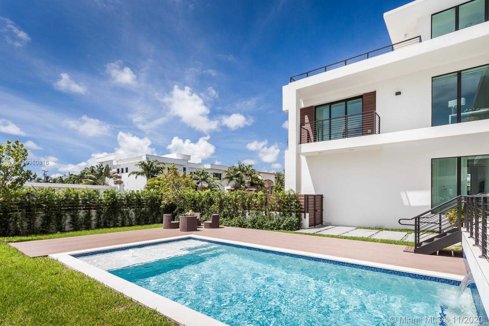 Small Image of 341 189TH ST, Sunny Isles Beach Number 2
