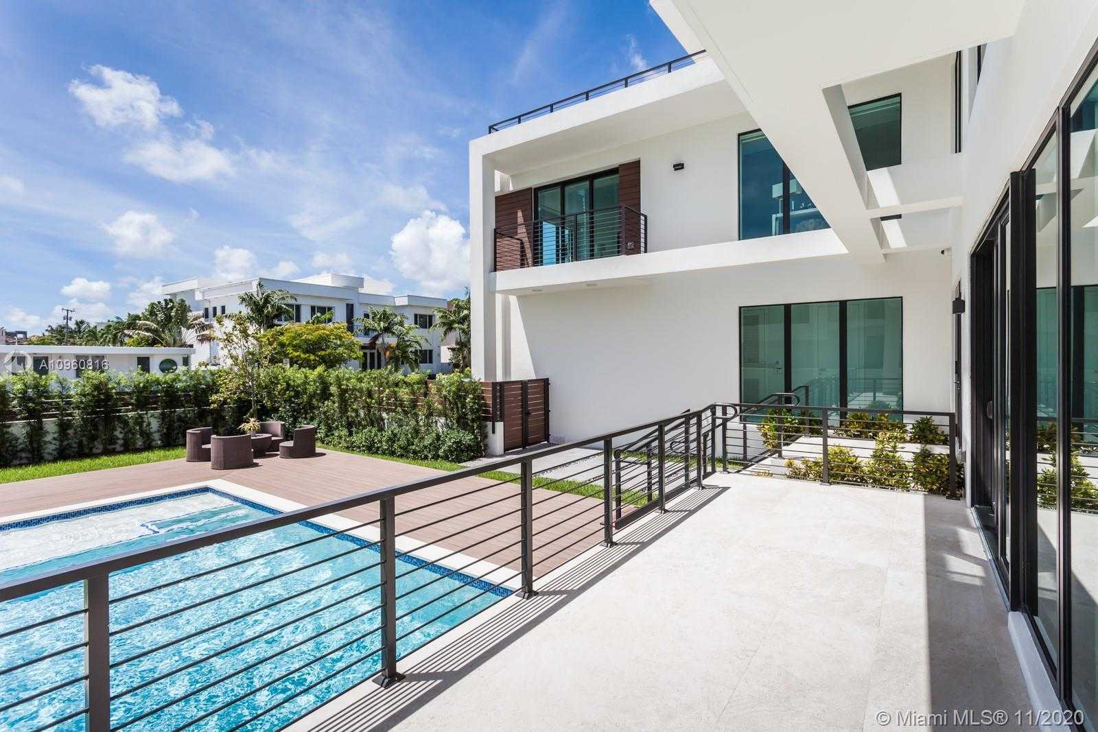 Small Image of 341 189TH ST, Sunny Isles Beach Number 3