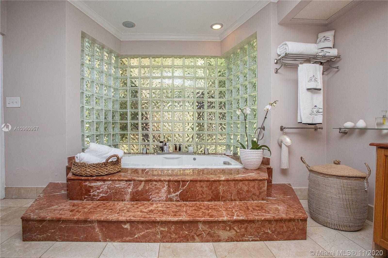 Small Image of 1037 MALAGA AVE, Coral Gables Number 14