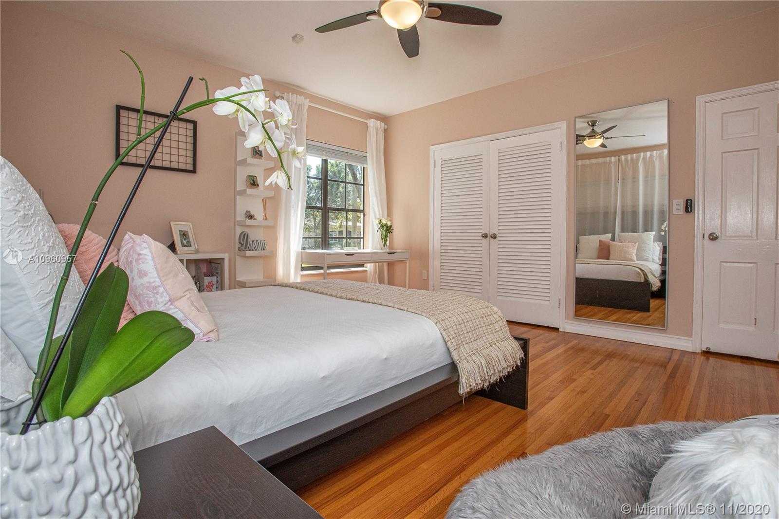 Small Image of 1037 MALAGA AVE, Coral Gables Number 16