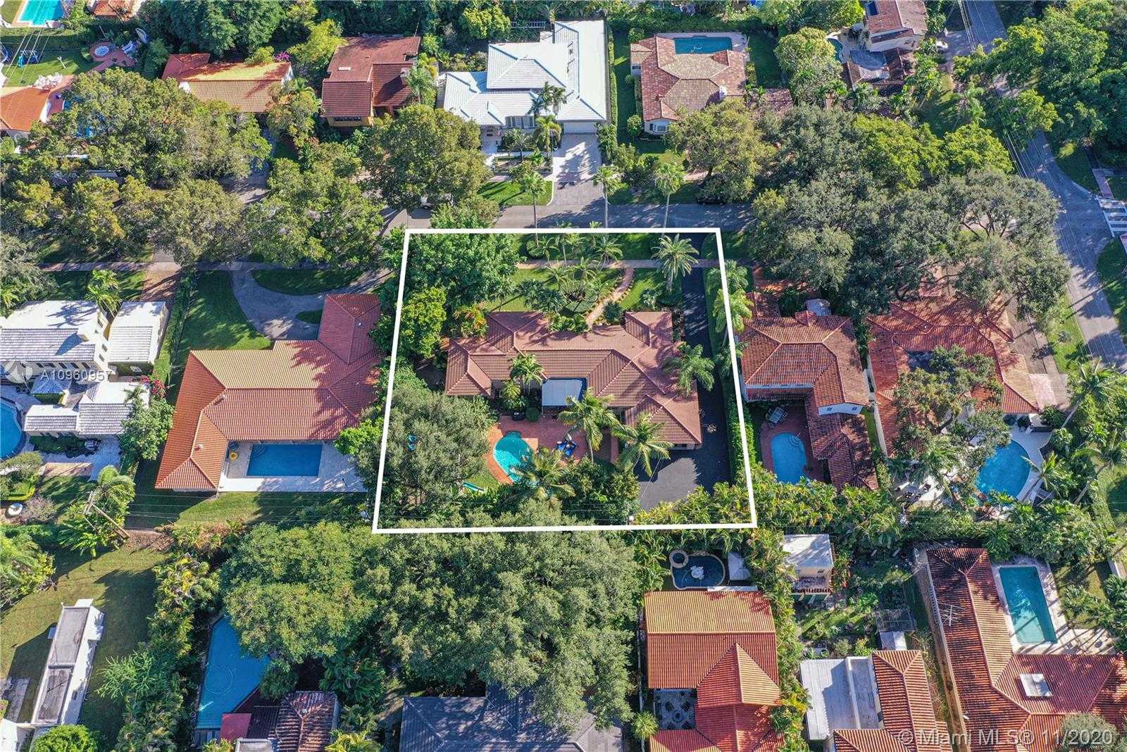 Small Image of 1037 MALAGA AVE, Coral Gables Number 3