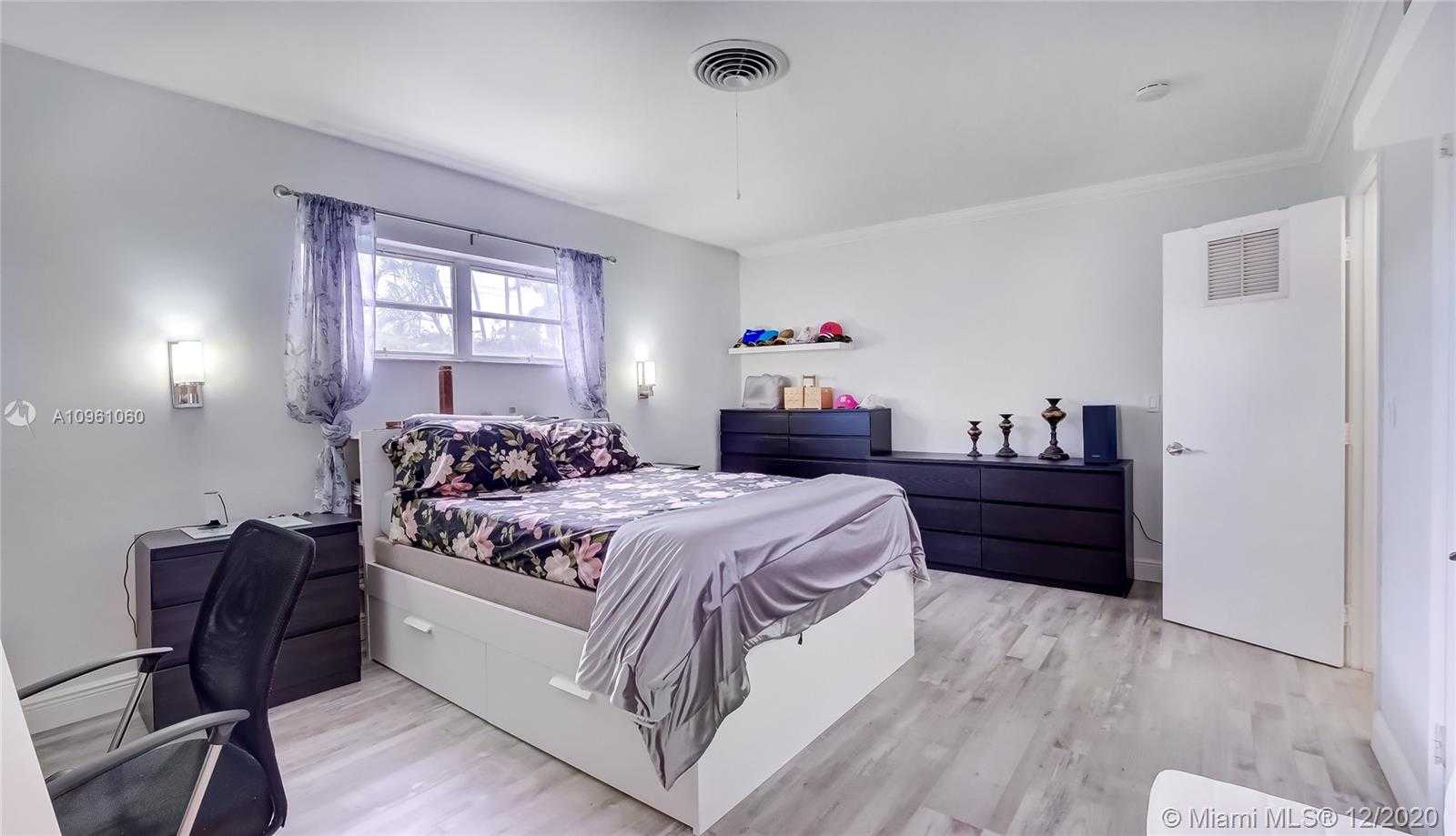 Small Image of 1270 96TH ST, Bay Harbor Islands Number 23