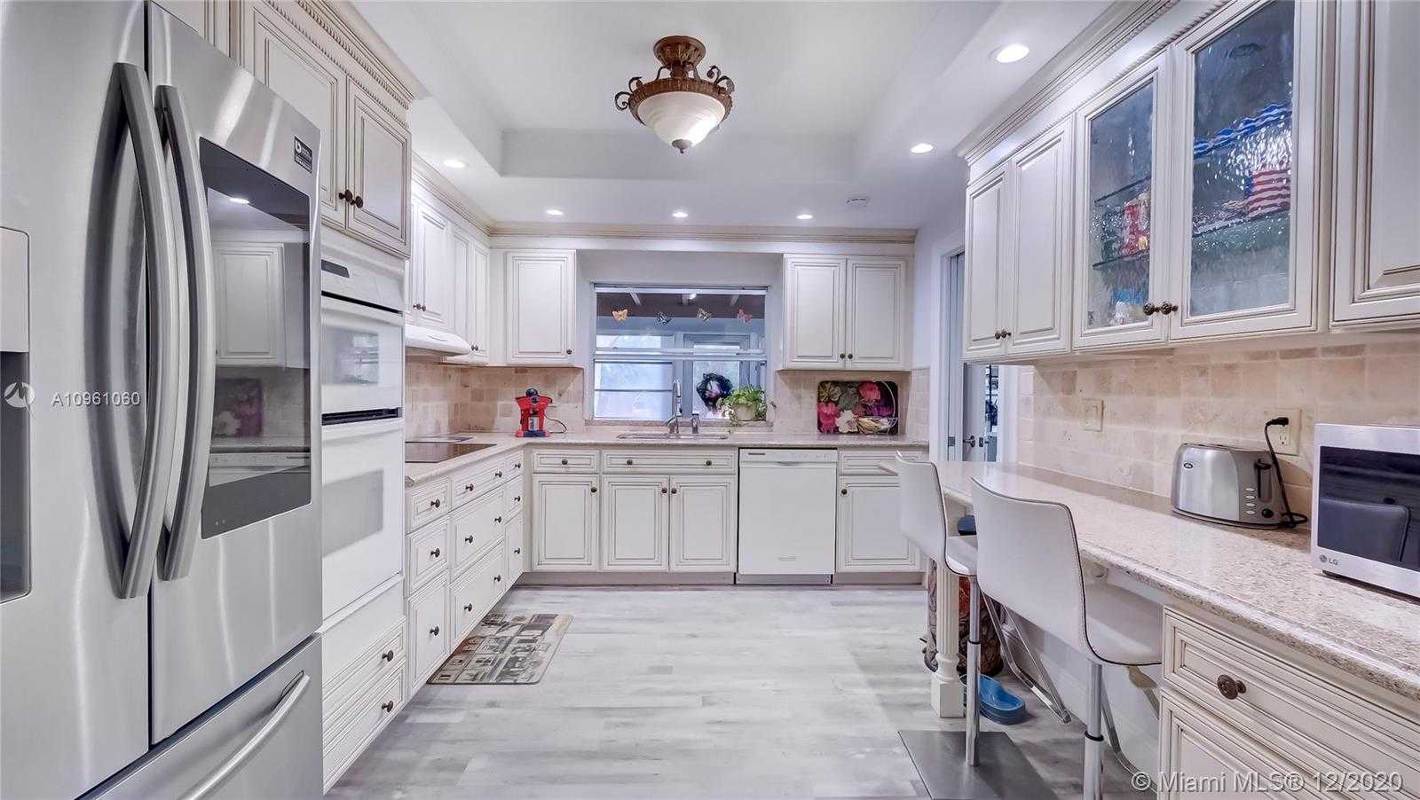 Small Image of 1270 96TH ST, Bay Harbor Islands Number 9