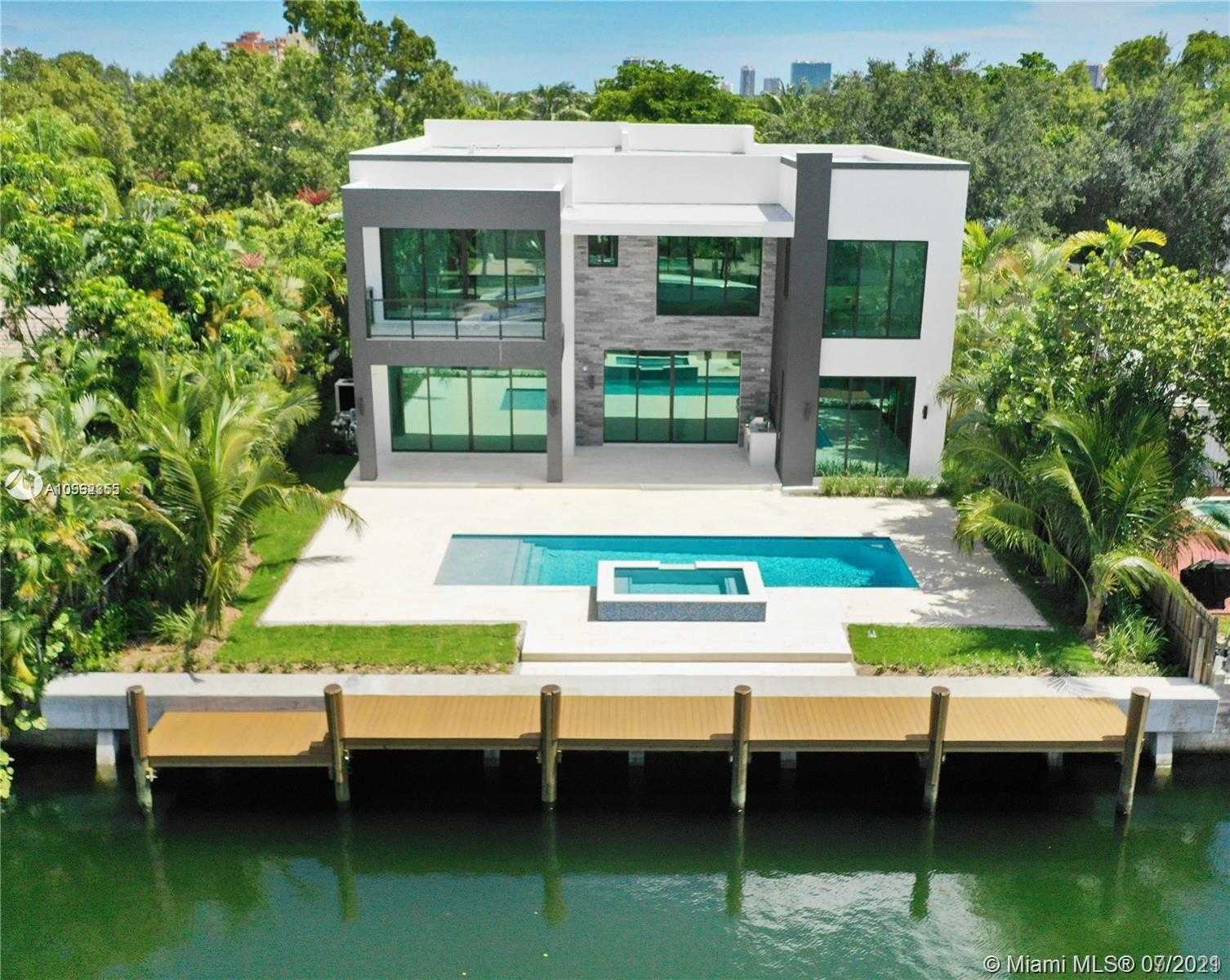Small Image of 13040 ORTEGA LN, North Miami Number 2