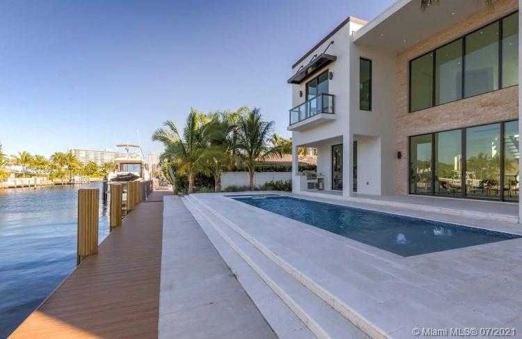 Small Image of 13040 ORTEGA LN, North Miami Number 3