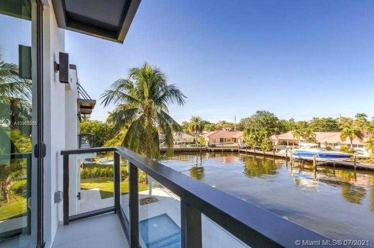 Small Image of 13040 ORTEGA LN, North Miami Number 4