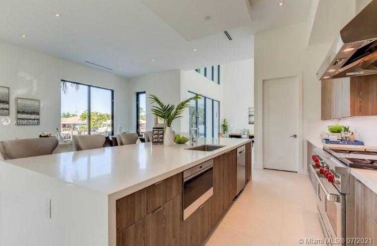 Small Image of 13040 ORTEGA LN, North Miami Number 6
