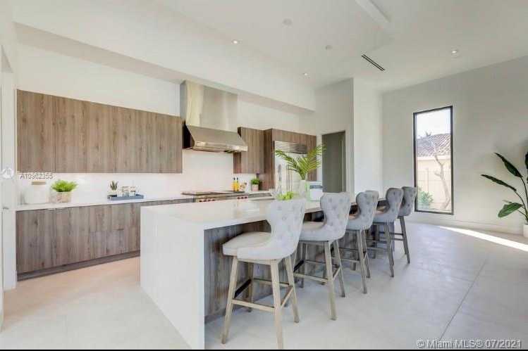 Small Image of 13040 ORTEGA LN, North Miami Number 7