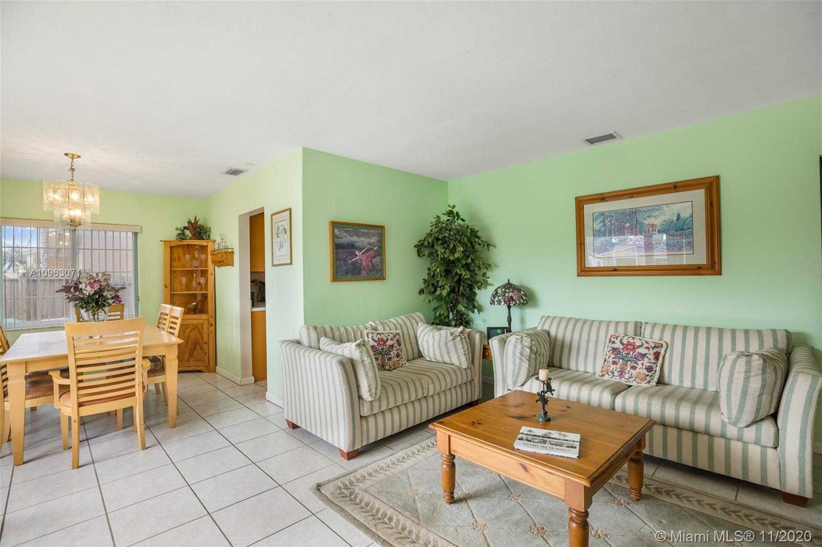 Small Image of 9105 SOUTH WEST 182ND ST, Palmetto Bay Number 2