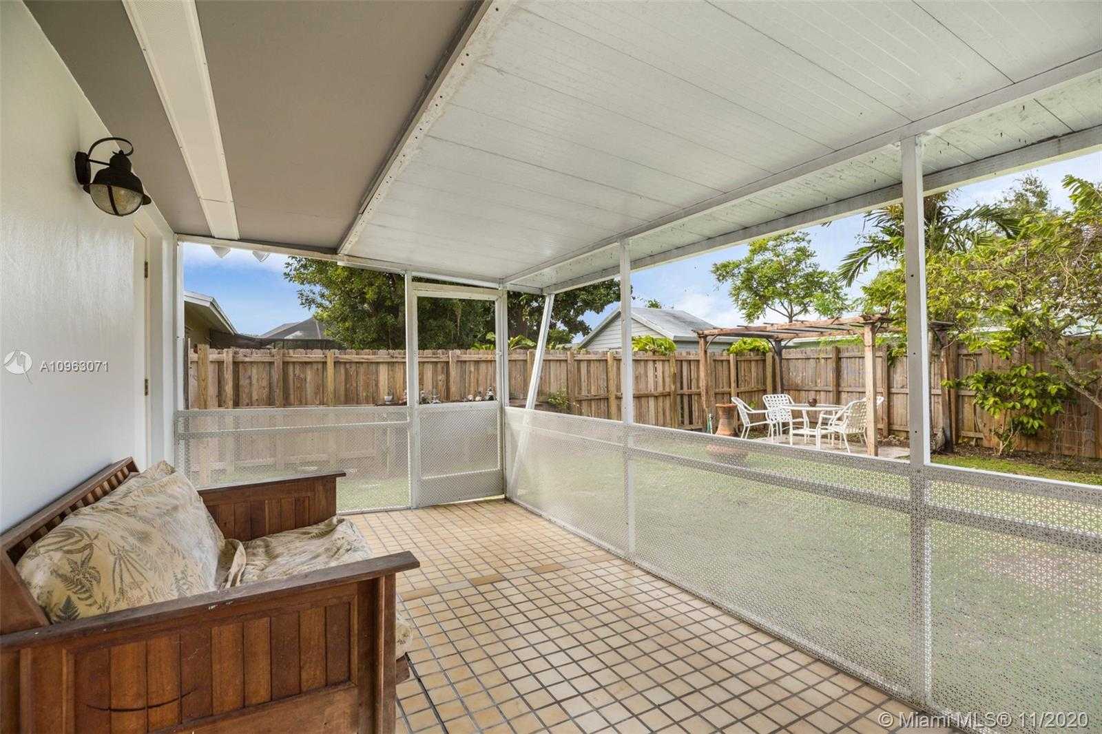 Small Image of 9105 SOUTH WEST 182ND ST, Palmetto Bay Number 27